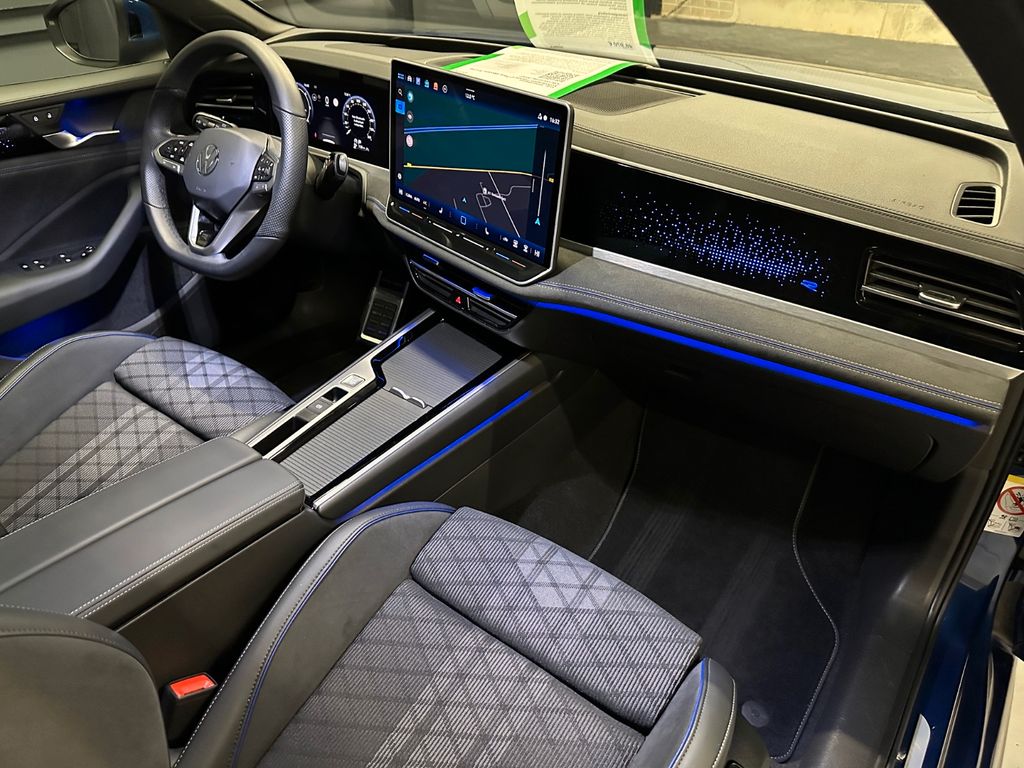 Volkswagen PASSAT VARIANT 2025 г. Синий, пробег 14000 км