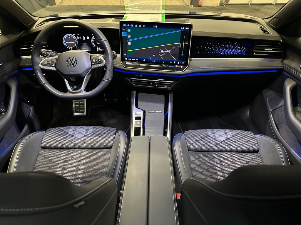 Volkswagen PASSAT VARIANT 2025 г. Синий, пробег 14000 км