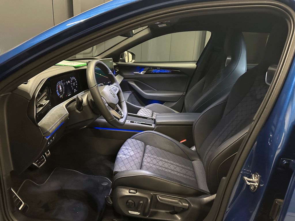 Volkswagen PASSAT VARIANT 2025 г. Синий, пробег 14000 км