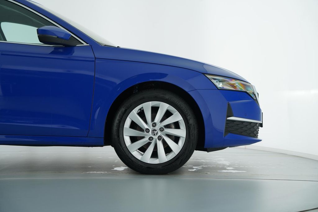 Skoda Octavia 2024 г. Синий, пробег 53303 км