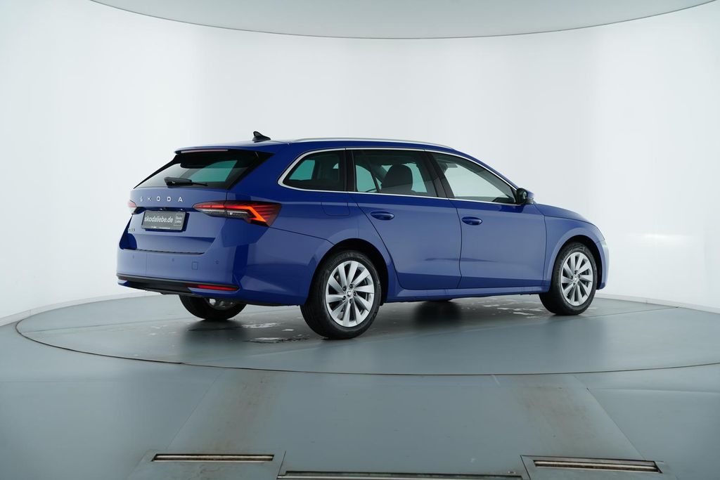 Skoda Octavia 2024 г. Синий, пробег 53303 км