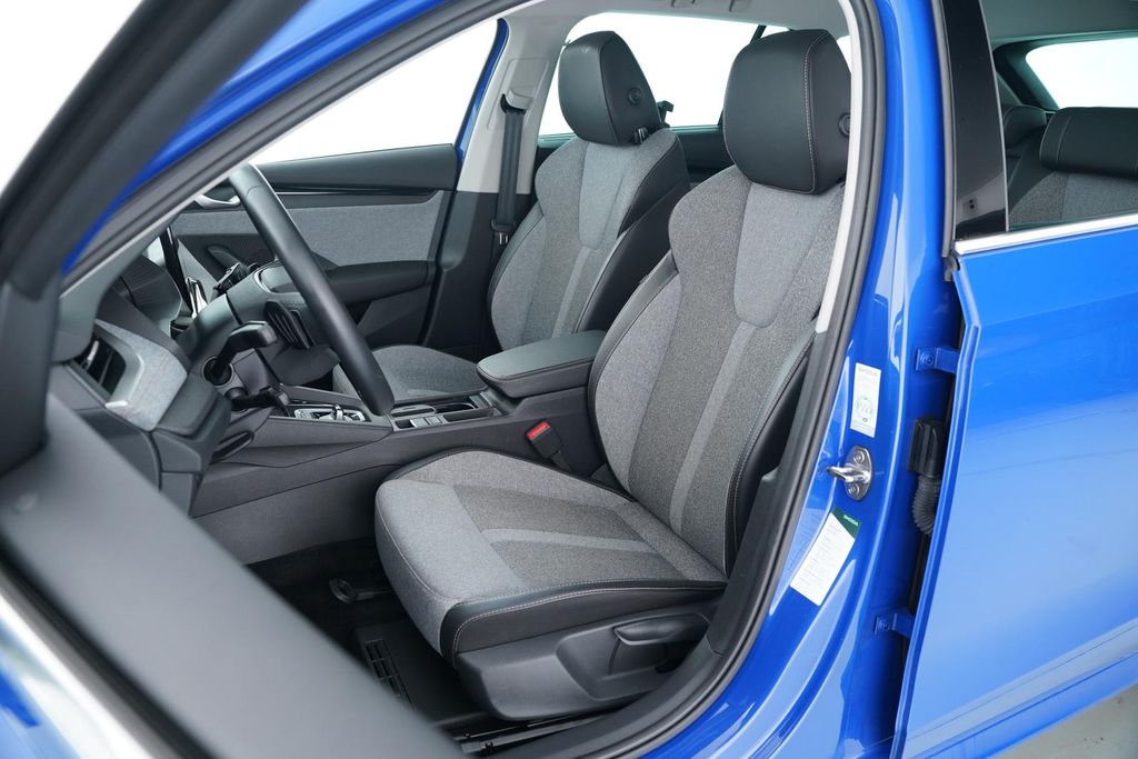 Skoda Octavia 2024 г. Синий, пробег 53303 км