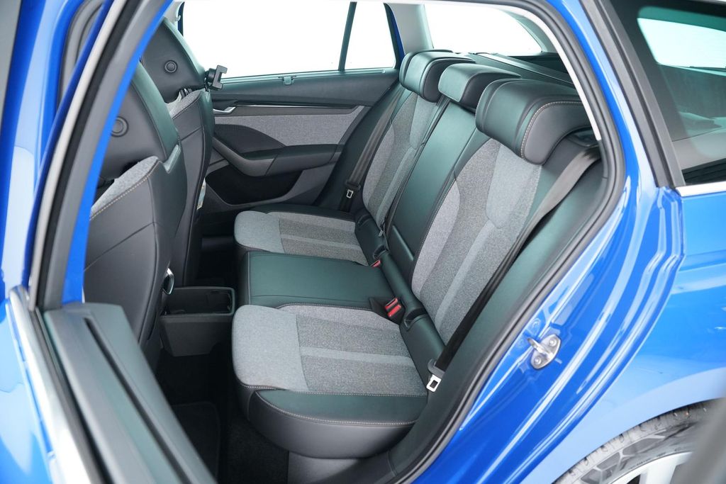 Skoda Octavia 2024 г. Синий, пробег 53303 км