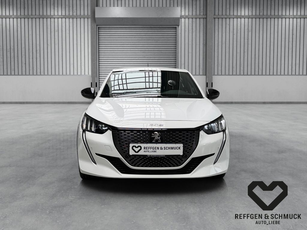 Peugeot 208 2023 г. Белый, пробег 54200 км