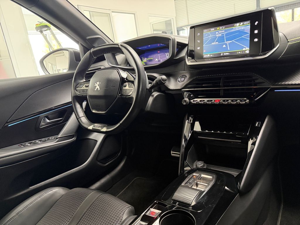 Peugeot 208 2023 г. Белый, пробег 54200 км