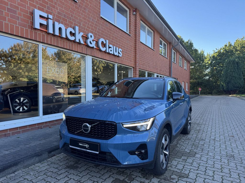 Volvo XC40 2023 г. Синий, пробег 46000 км