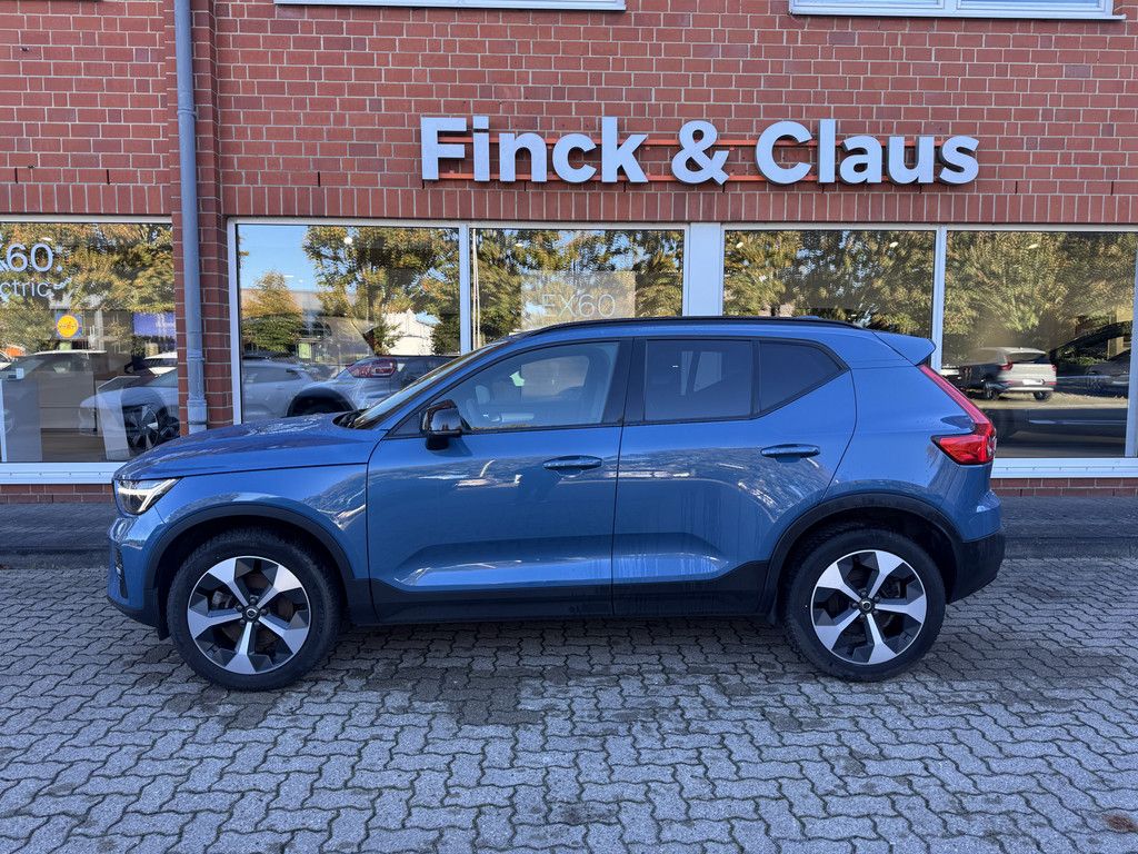 Volvo XC40 2023 г. Синий, пробег 46000 км