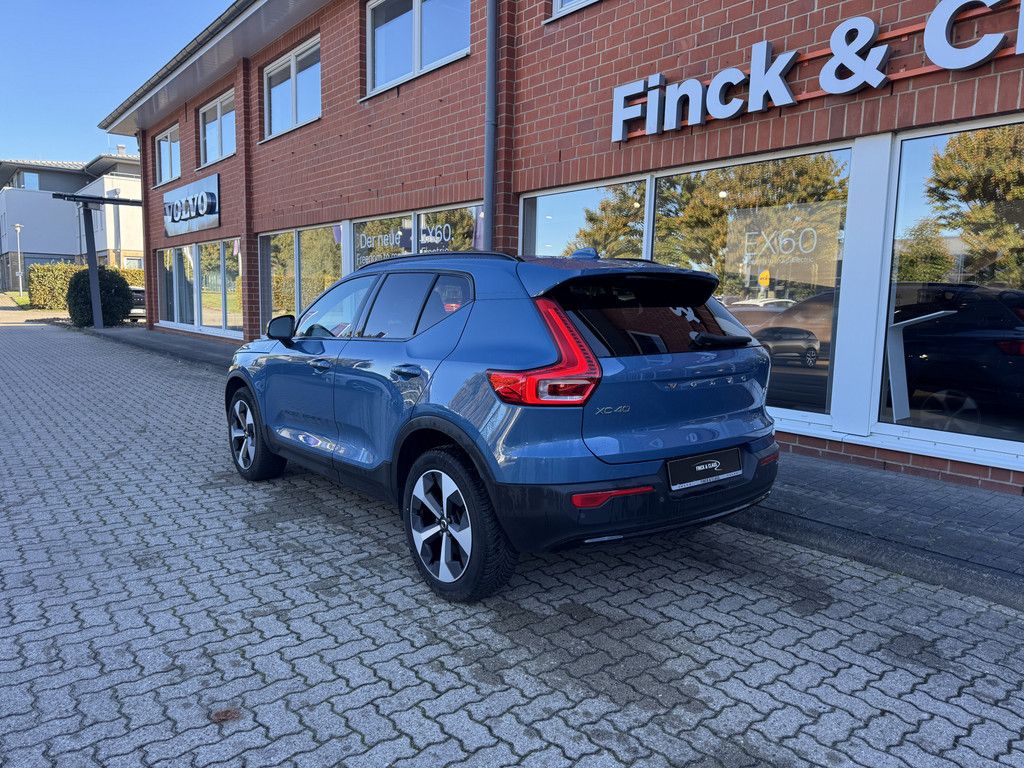 Volvo XC40 2023 г. Синий, пробег 46000 км