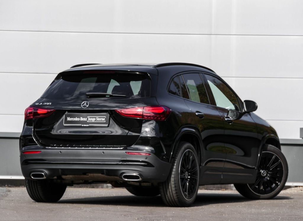 Mercedes-Benz GLA 200 2023 г. Чёрный, пробег 42307 км