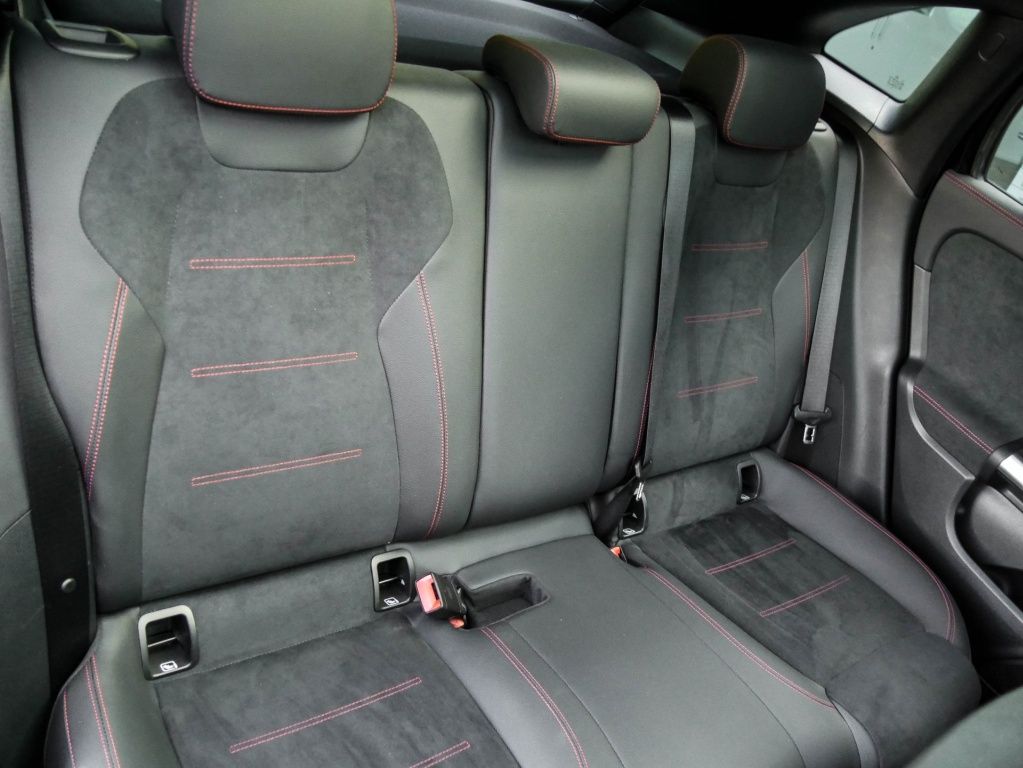 Mercedes-Benz GLA 200 2023 г. Чёрный, пробег 42307 км