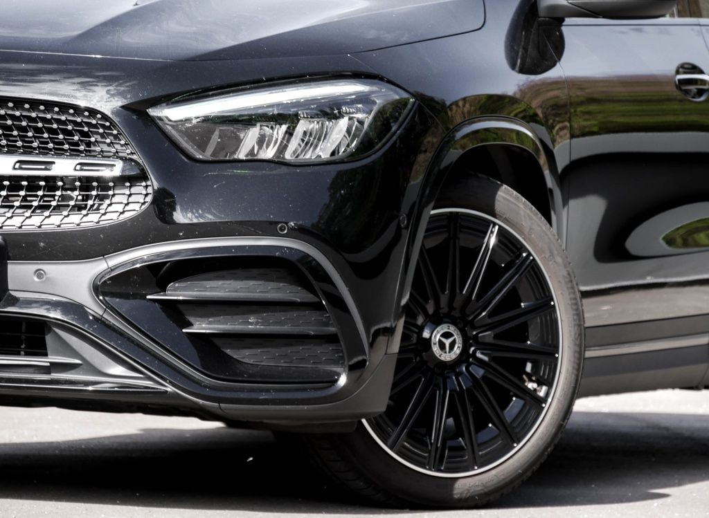 Mercedes-Benz GLA 200 2023 г. Чёрный, пробег 42307 км