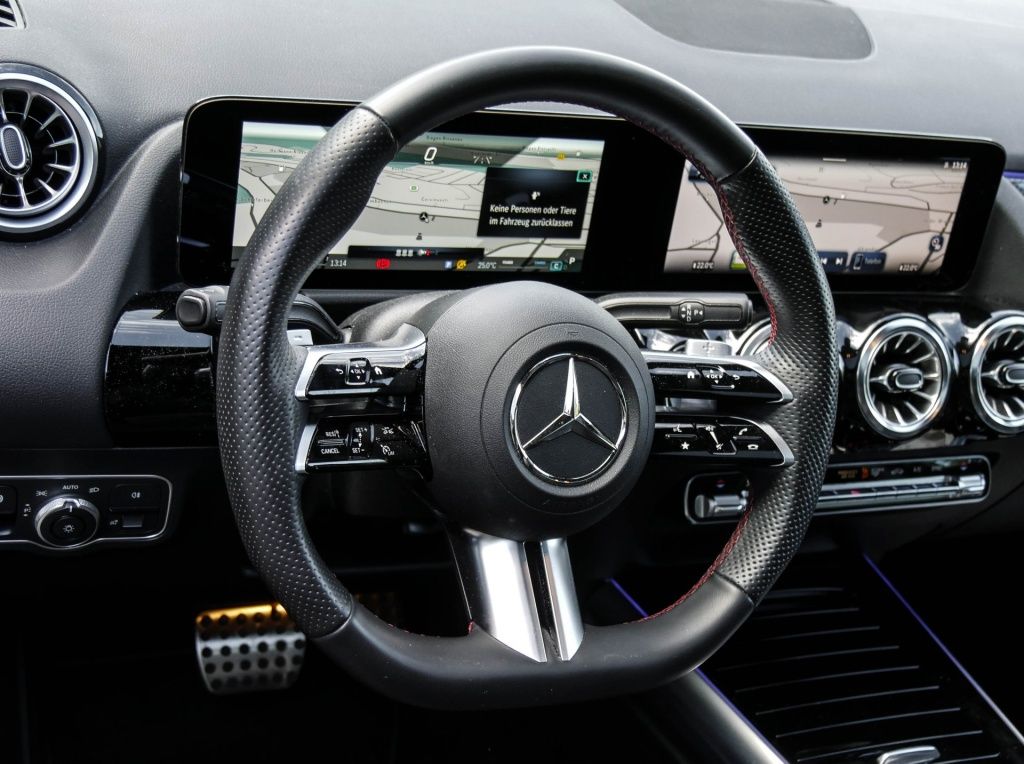 Mercedes-Benz GLA 200 2023 г. Чёрный, пробег 42307 км