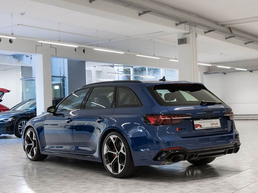 Audi RS4 2024 г. Синий, пробег 46926 км