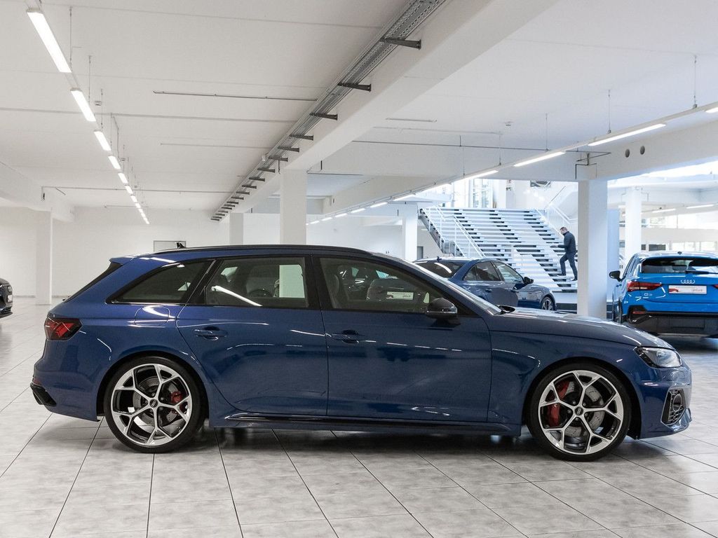 Audi RS4 2024 г. Синий, пробег 46926 км