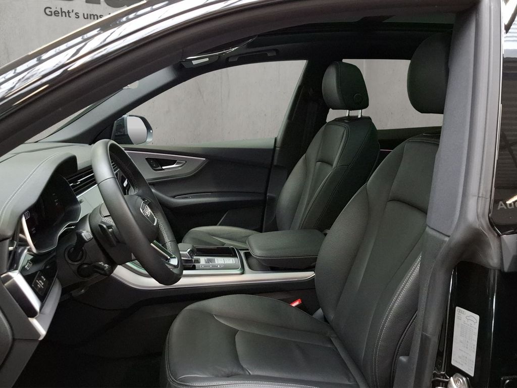 Audi Q8 2025 г. Чёрный, пробег 32315 км