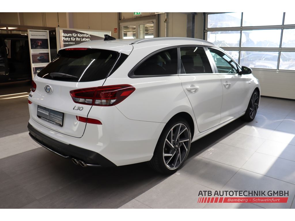 Hyundai i30 2022 г. Белый, пробег 58180 км