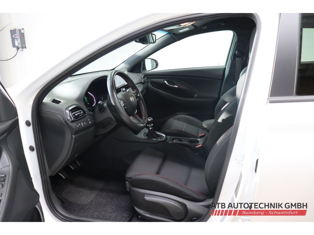 Hyundai i30 2022 г. Белый, пробег 58180 км