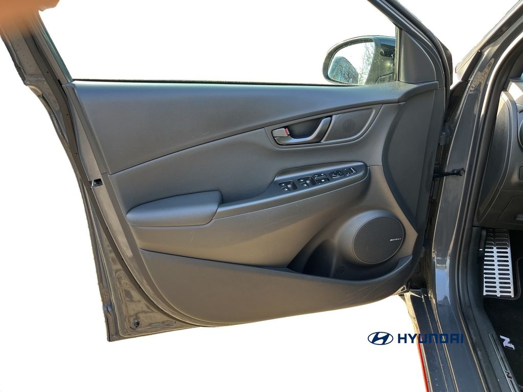 Hyundai Kona 2023 г. Серый, пробег 44302 км