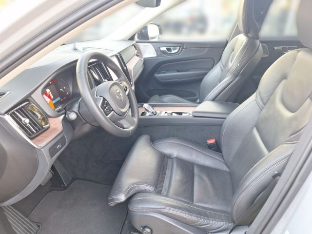 Volvo XC60 2023 г. Серый, пробег 42422 км