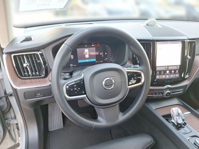 Volvo XC60 2023 г. Серый, пробег 42422 км