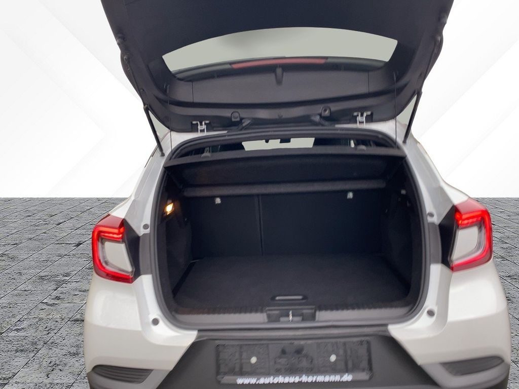 Renault Captur 2022 г. Белый, пробег 26856 км