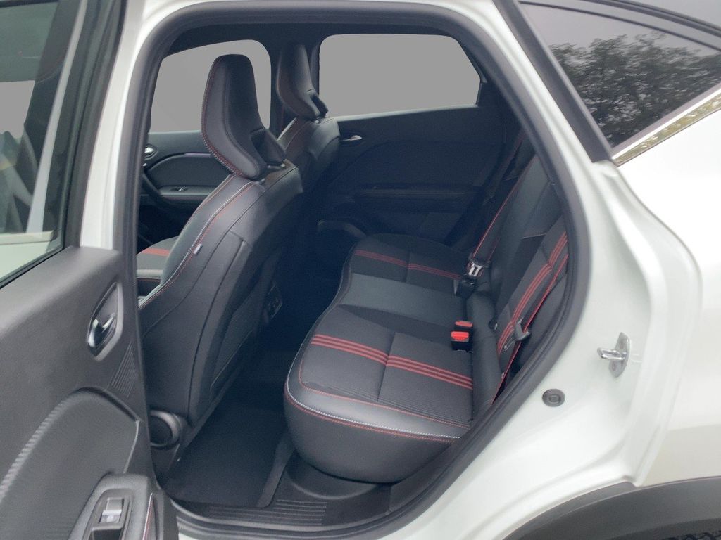Renault Captur 2022 г. Белый, пробег 26856 км