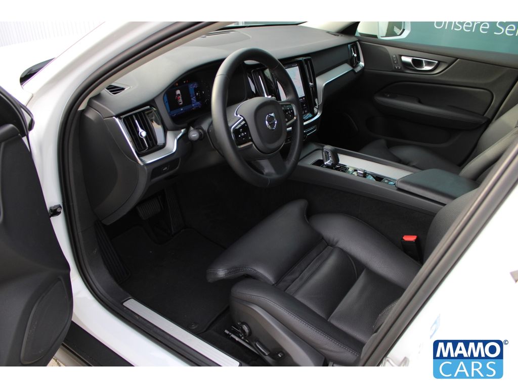 Volvo V60 Cross Country 2023 г. Белый, пробег 46653 км