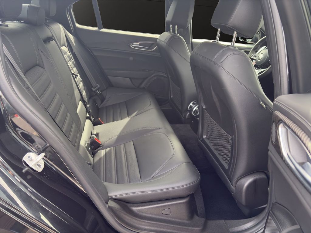 Alfa Romeo Giulia 2024 г. Чёрный, пробег 48115 км