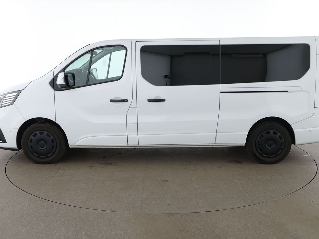 Renault Trafic 2023 г. Белый, пробег 58653 км