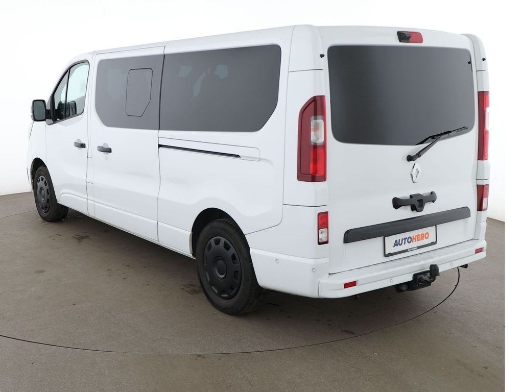 Renault Trafic 2023 г. Белый, пробег 58653 км