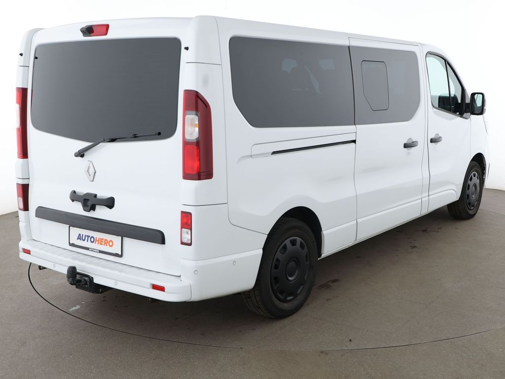 Renault Trafic 2023 г. Белый, пробег 58653 км
