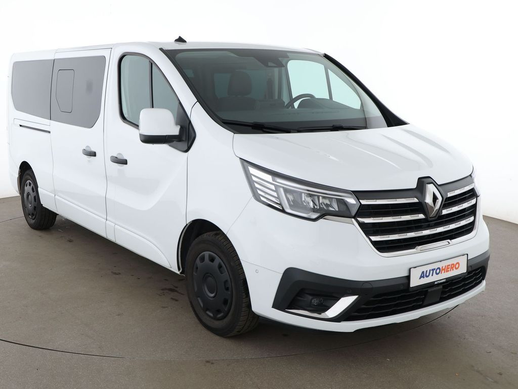 Renault Trafic 2023 г. Белый, пробег 58653 км
