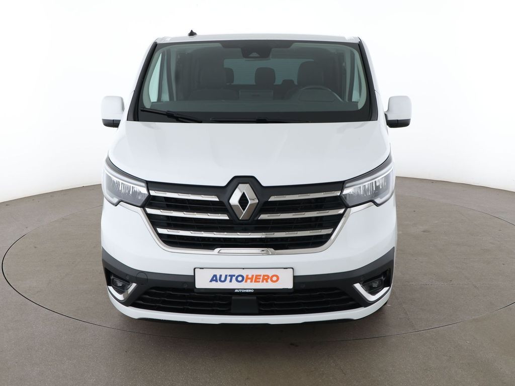 Renault Trafic 2023 г. Белый, пробег 58653 км