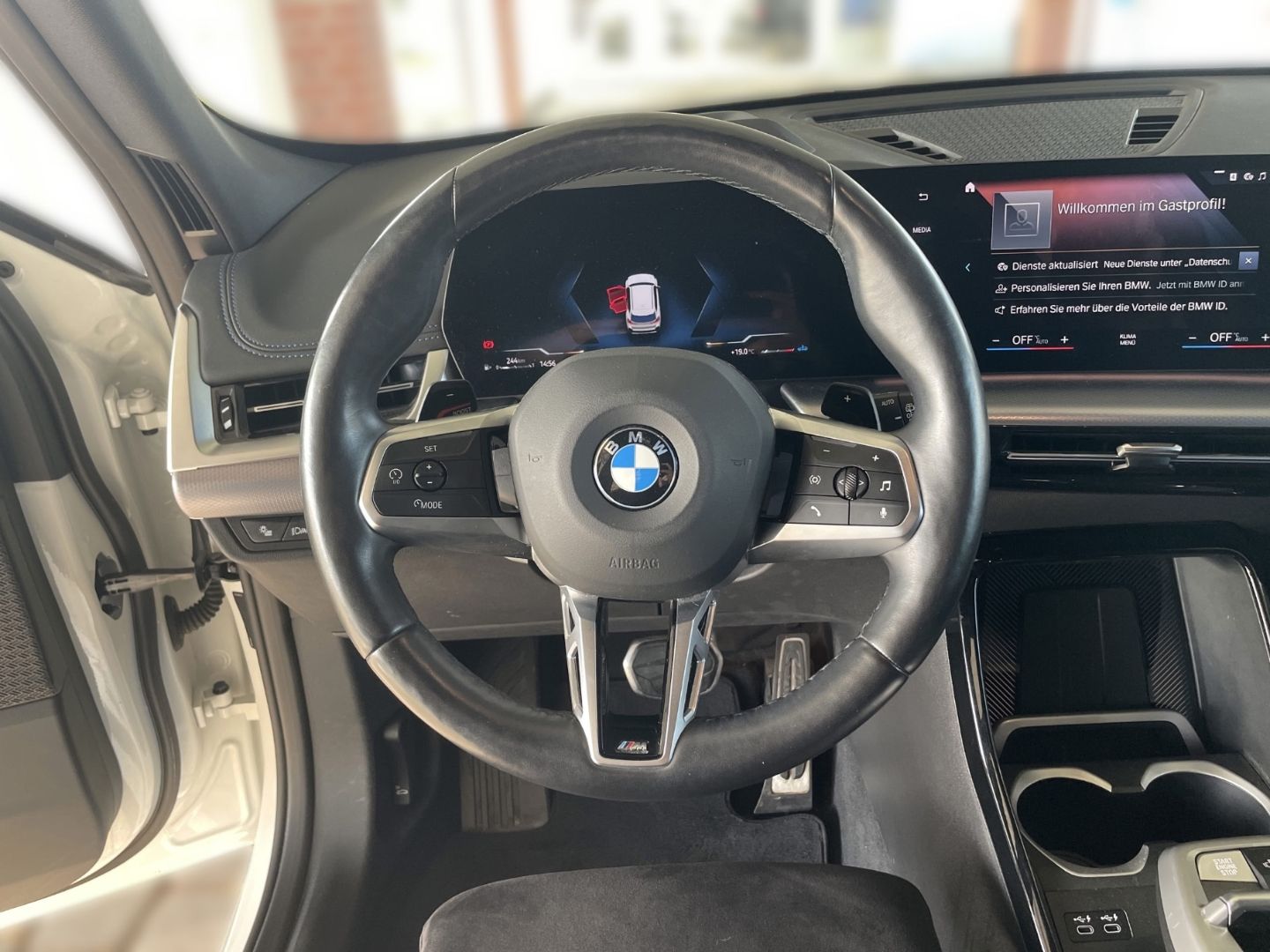 BMW X1 2023 г. Белый, пробег 38805 км