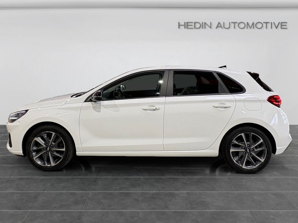 Hyundai i30 2021 г. Белый, пробег 36818 км