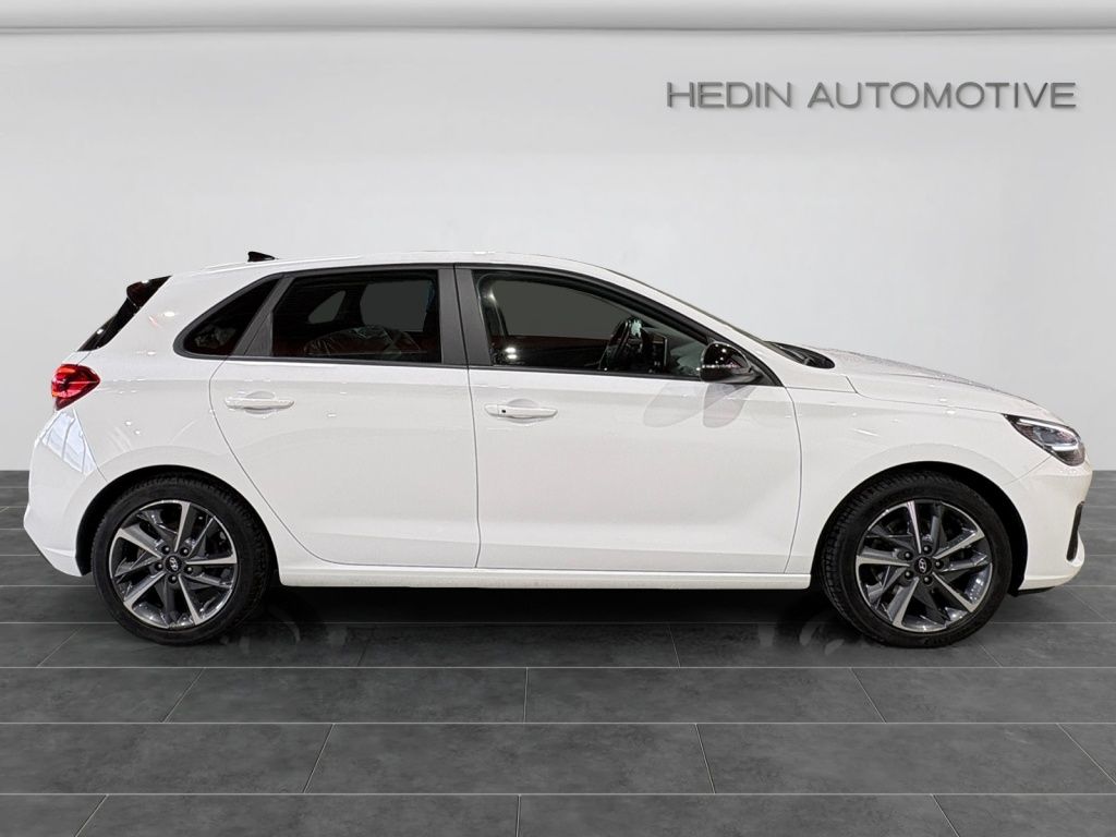 Hyundai i30 2021 г. Белый, пробег 36818 км