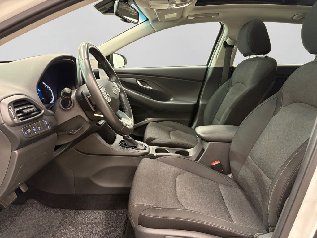 Hyundai i30 2021 г. Белый, пробег 36818 км