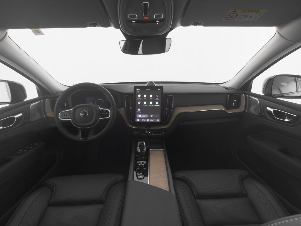 Volvo XC60 2025 г. Чёрный, пробег 30220 км