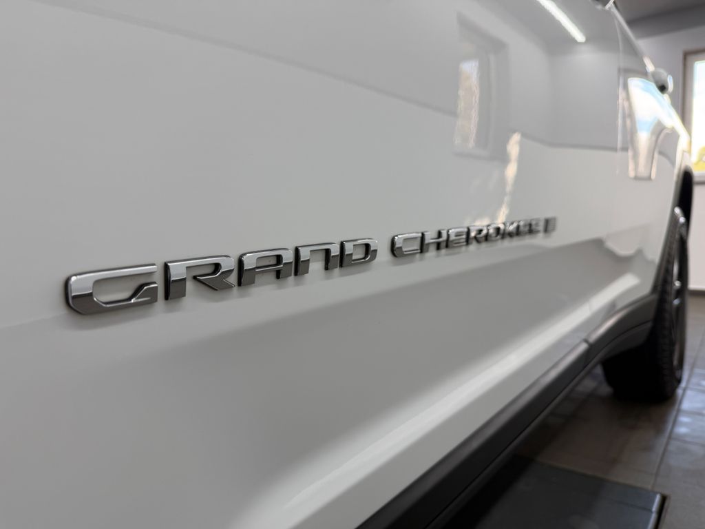 Jeep Grand Cherokee 2023 г. Белый, пробег 29785 км