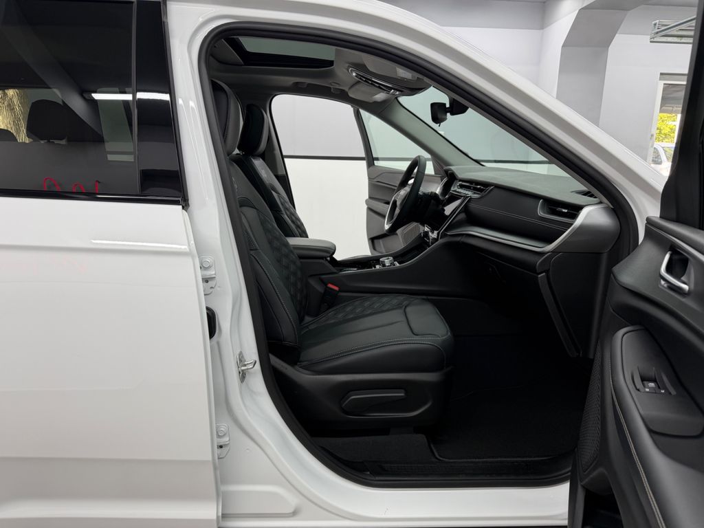 Jeep Grand Cherokee 2023 г. Белый, пробег 29785 км