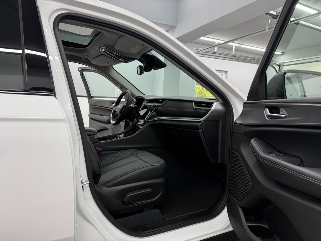 Jeep Grand Cherokee 2023 г. Белый, пробег 29785 км
