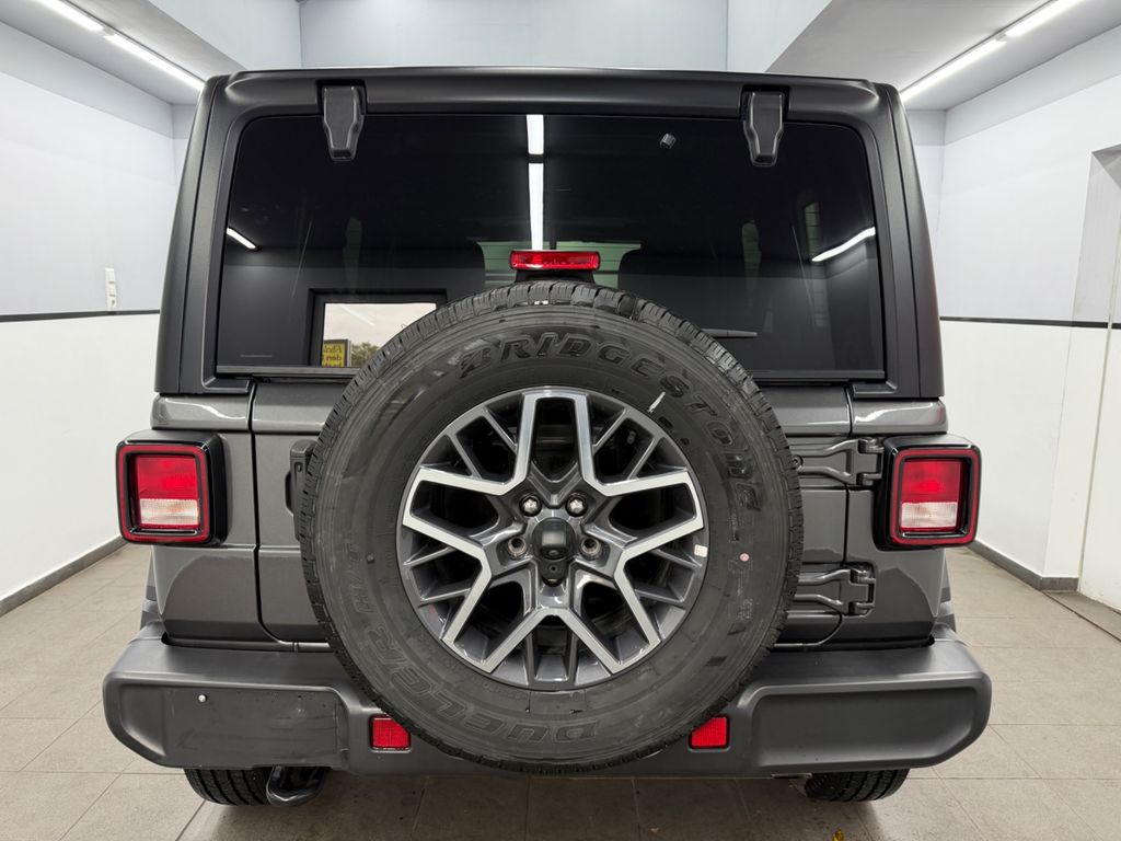 Jeep Wrangler 2023 г. Серый, пробег 47697 км