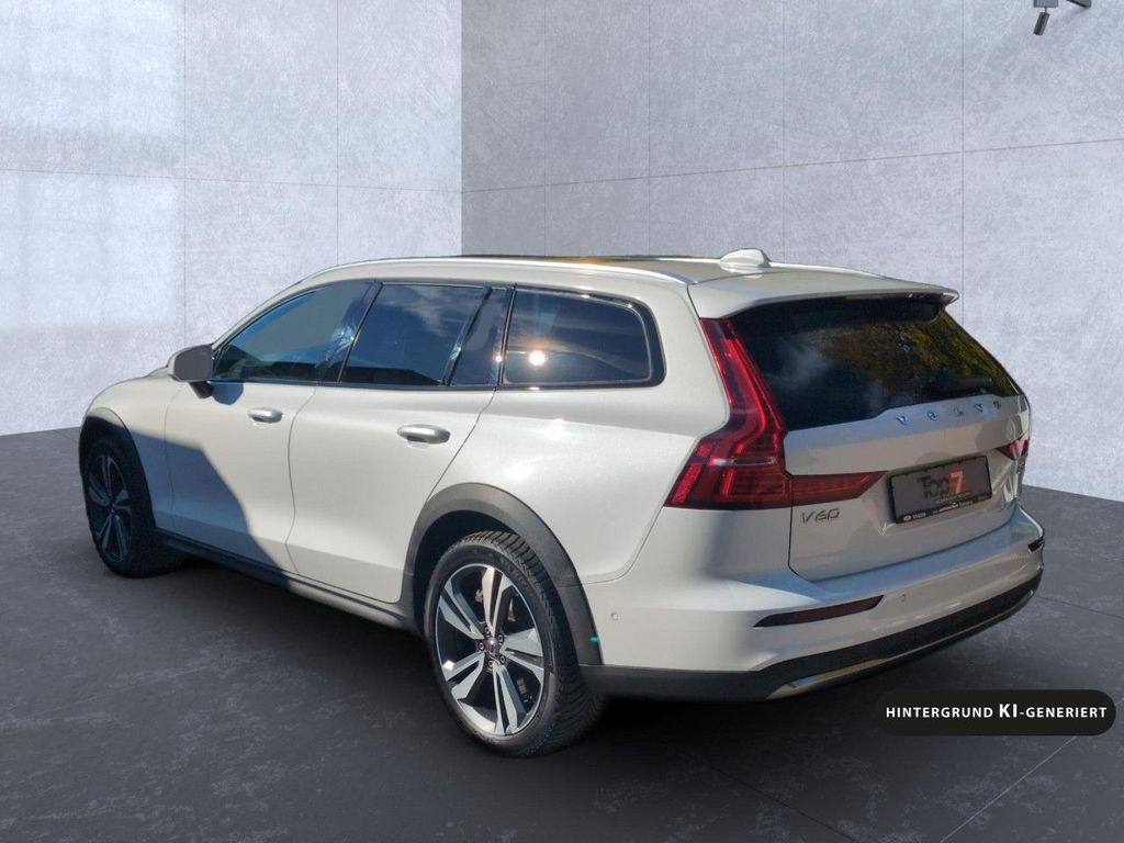 Volvo V60 Cross Country 2024 г. Белый, пробег 19800 км