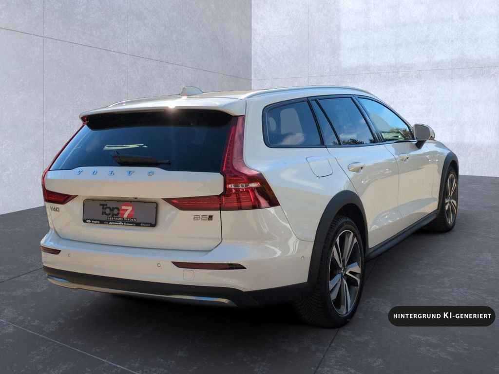 Volvo V60 Cross Country 2024 г. Белый, пробег 19800 км