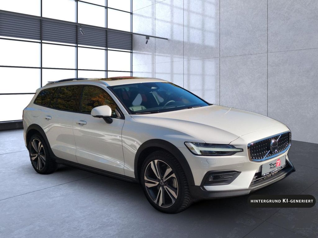 Volvo V60 Cross Country 2024 г. Белый, пробег 19800 км