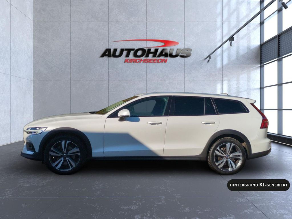 Volvo V60 Cross Country 2024 г. Белый, пробег 19800 км