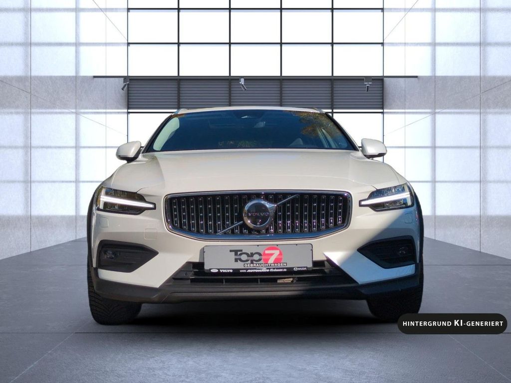Volvo V60 Cross Country 2024 г. Белый, пробег 19800 км