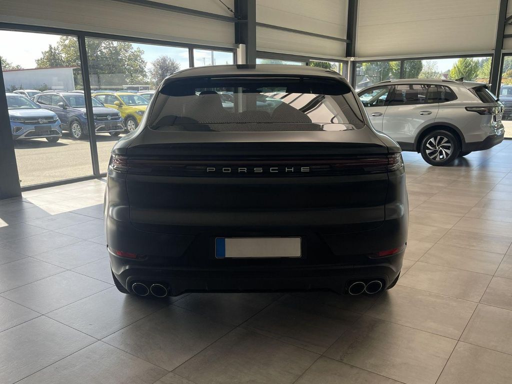Porsche Cayenne 2024 г. Чёрный, пробег 5000 км