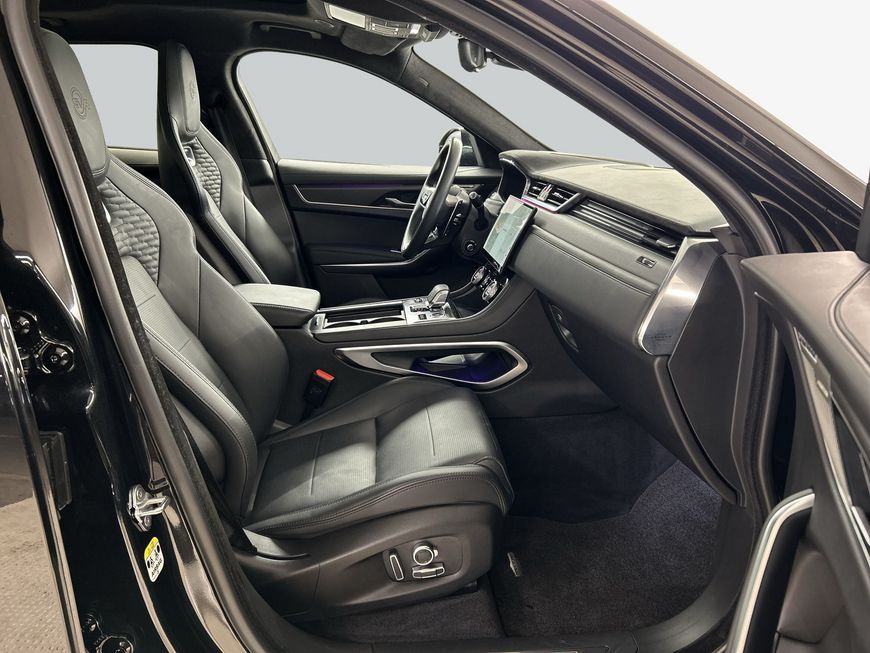 Jaguar F-Pace 2023 г. Чёрный, пробег 30132 км