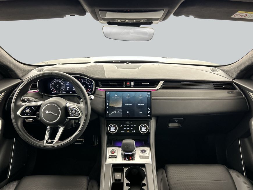 Jaguar F-Pace 2023 г. Чёрный, пробег 30132 км